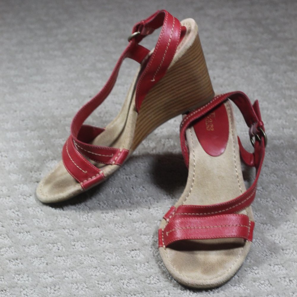 Bass "Flirty" Size 8.5 Red Leather 3.5" Stacked Wedge Heels